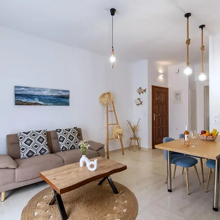 Atop Gold Luxury Apartment *